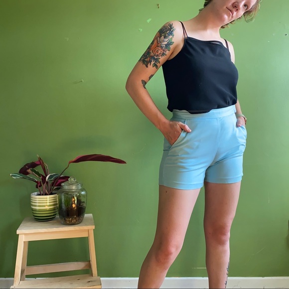 High-waisted powder blue shorts - Picture 3 of 4